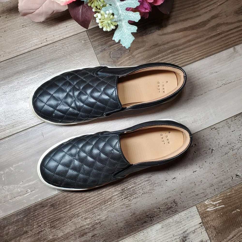 a new day Black Quilted Women's Reese Loafer Sneakers Size 7 1/2